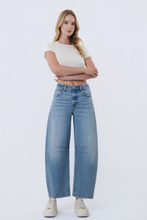 Load image into Gallery viewer, Betsy Super High Rise Horseshoe Jeans