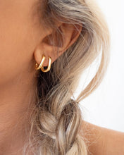 Load image into Gallery viewer, Chain Link Huggies