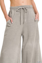 Load image into Gallery viewer, Scout Sweatpants
