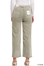 Load image into Gallery viewer, Reya Frayed Cut Off Pant
