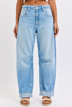 Load image into Gallery viewer, Dede Mid Rise Barrel Jeans
