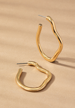 Load image into Gallery viewer, Wavy Metal Hoop Earrings
