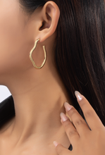 Load image into Gallery viewer, Wavy Metal Hoop Earrings
