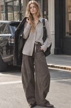 Load image into Gallery viewer, Elis Plaid Oversized Buttondown
