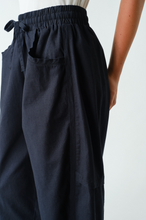 Load image into Gallery viewer, Ember Cotton Barrel-leg Utility Pants
