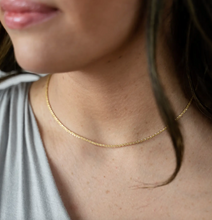 Load image into Gallery viewer, Skinny Shimmer Chain Necklace
